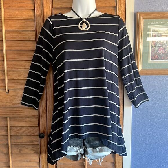 Flowy Navy & White Striped 3/4 Sleeve Hi Low Top M - Picture 1 of 10